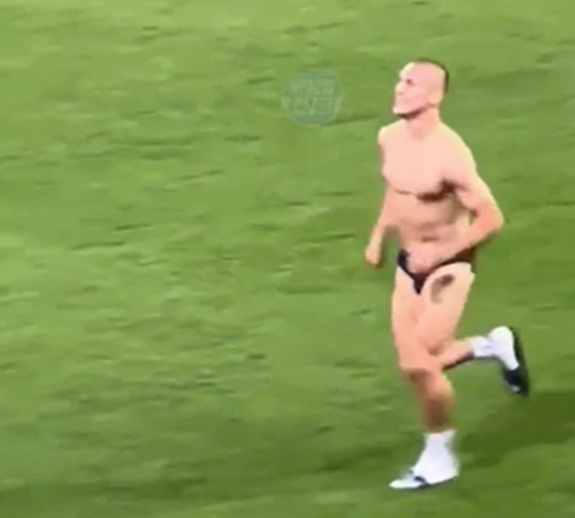 Cầu thủ sao chép phong cách 'trần như nhộng' của Kovacic - Bóng Đá