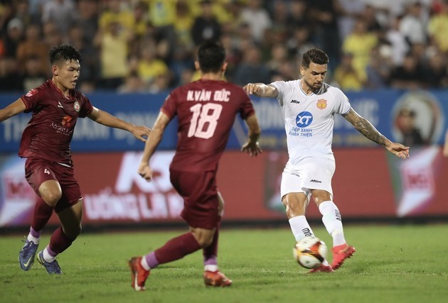 Vòng 15 V-League: Địa chấn tại Thiên Trường; Quang Hải chứng minh HLV Troussier đã sai - Bóng Đá