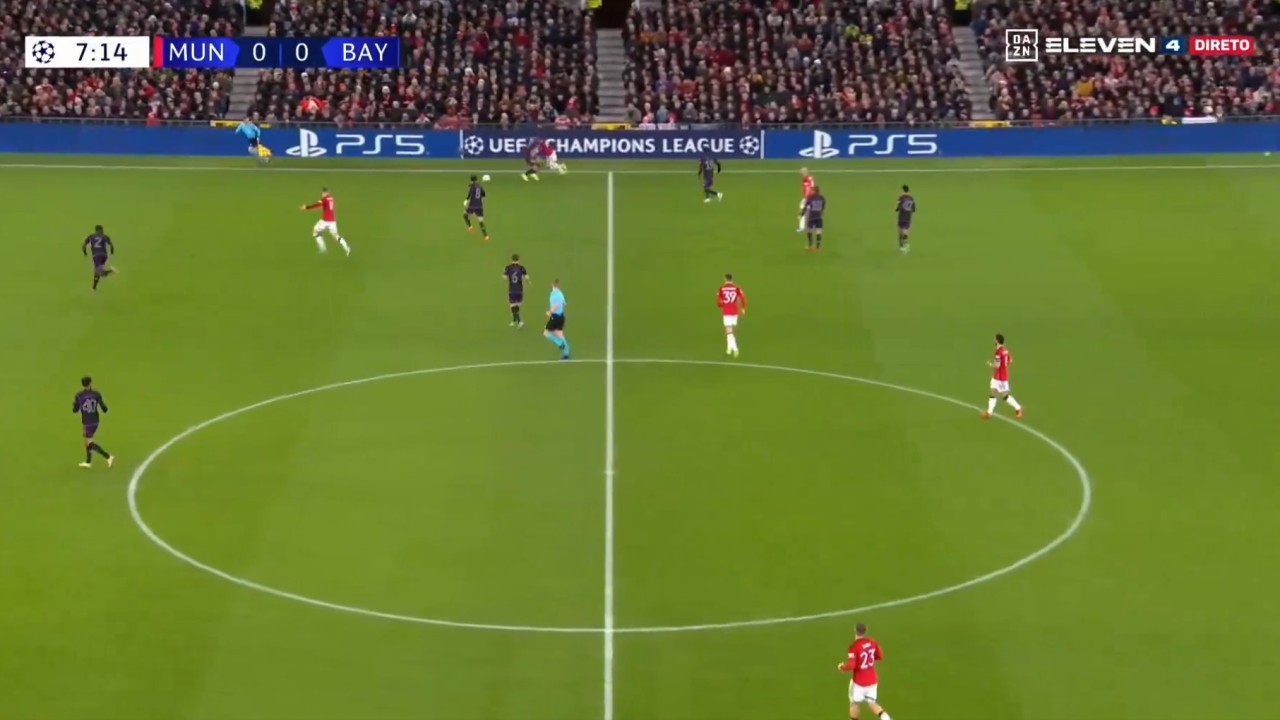 Antony khiến Kim Min-jae bẽ mặt - Bóng Đá