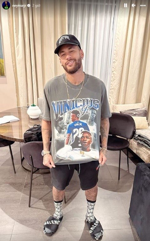 Neymar bị chỉ trích vì mặc áo in hình ngôi sao Real Madrid - Bóng Đá