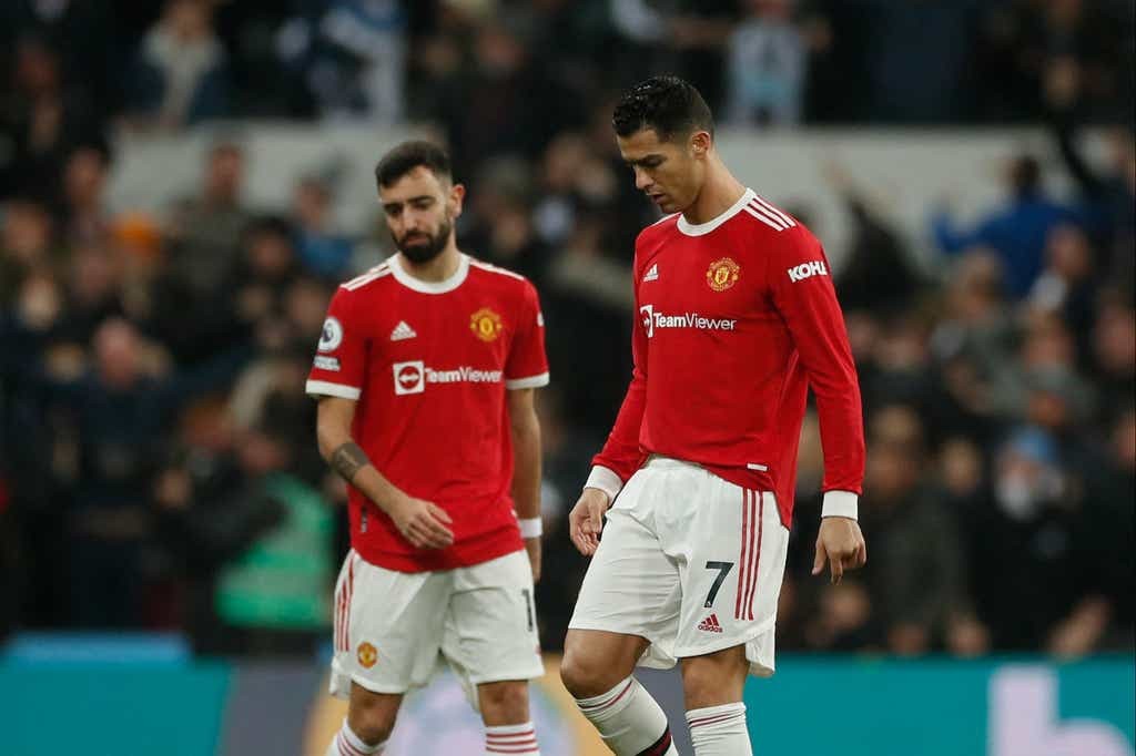 Gary Neville slams ‘whinging’ Cristiano Ronaldo and Bruno Fernandes for ‘devastating’ body language - Bóng Đá