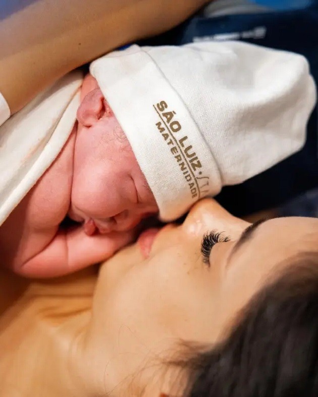 DADDY'S GIRL Neymar announces birth of daughter Mavie with stunning model girlfriend Bruna Biancardi in emotional Instagram post - Bóng Đá