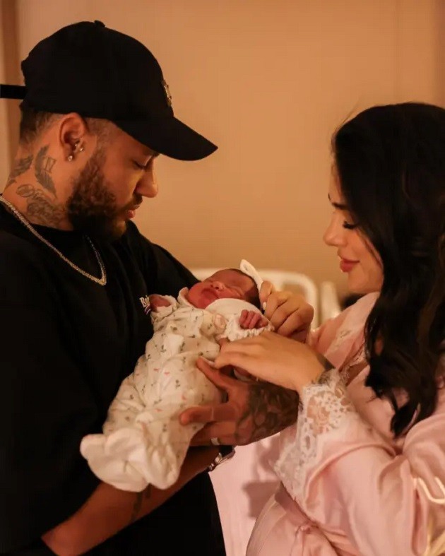 DADDY'S GIRL Neymar announces birth of daughter Mavie with stunning model girlfriend Bruna Biancardi in emotional Instagram post - Bóng Đá