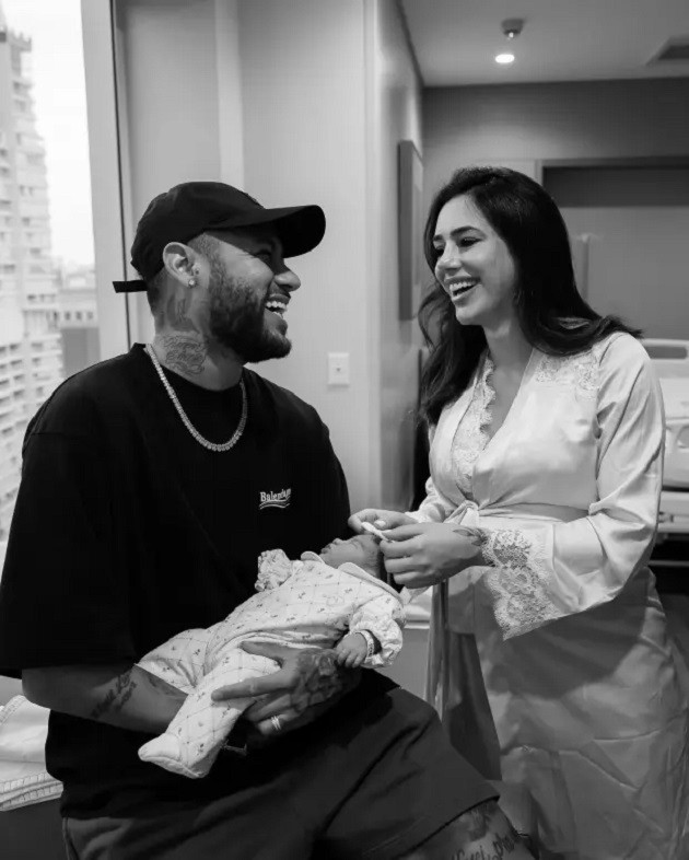 DADDY'S GIRL Neymar announces birth of daughter Mavie with stunning model girlfriend Bruna Biancardi in emotional Instagram post - Bóng Đá