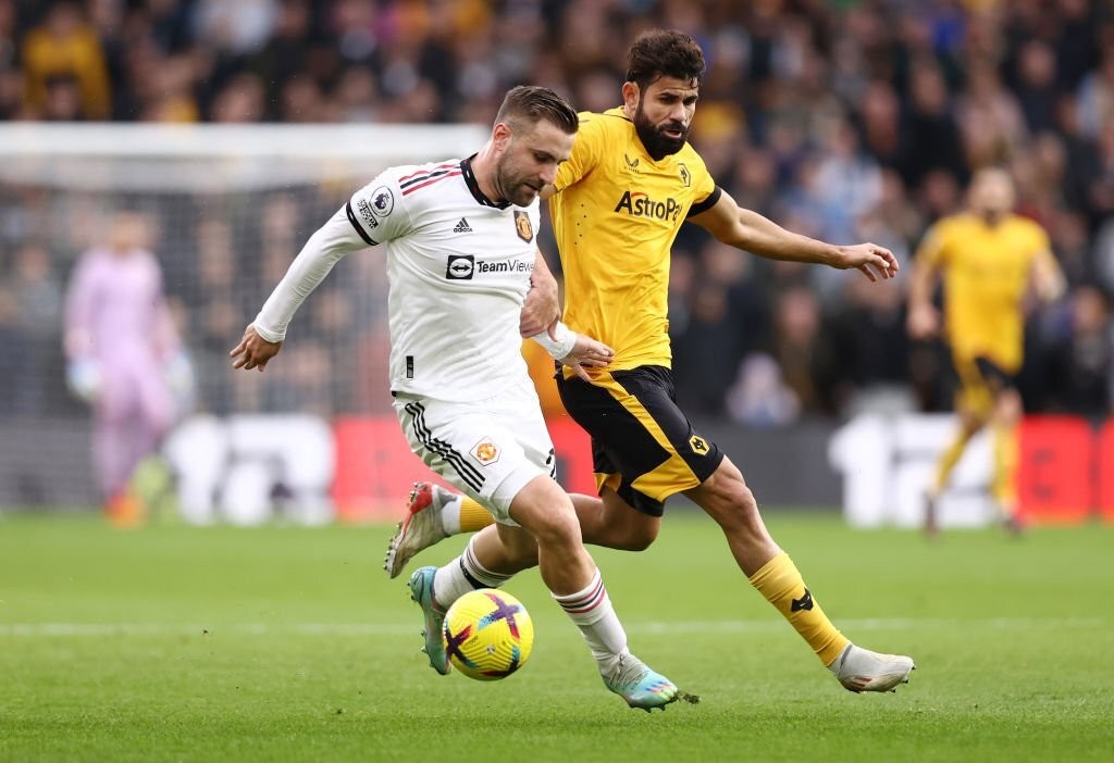 Erik ten Hag explains Luke Shaw decision as Harry Maguire urged to quit Manchester United after latest snub - Bóng Đá