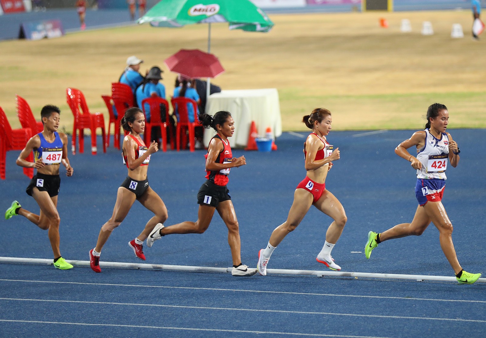Nguyễn Thị Oanh vô đối ở SEA Games, ăn mừng HCV dưới mưa - Bóng Đá