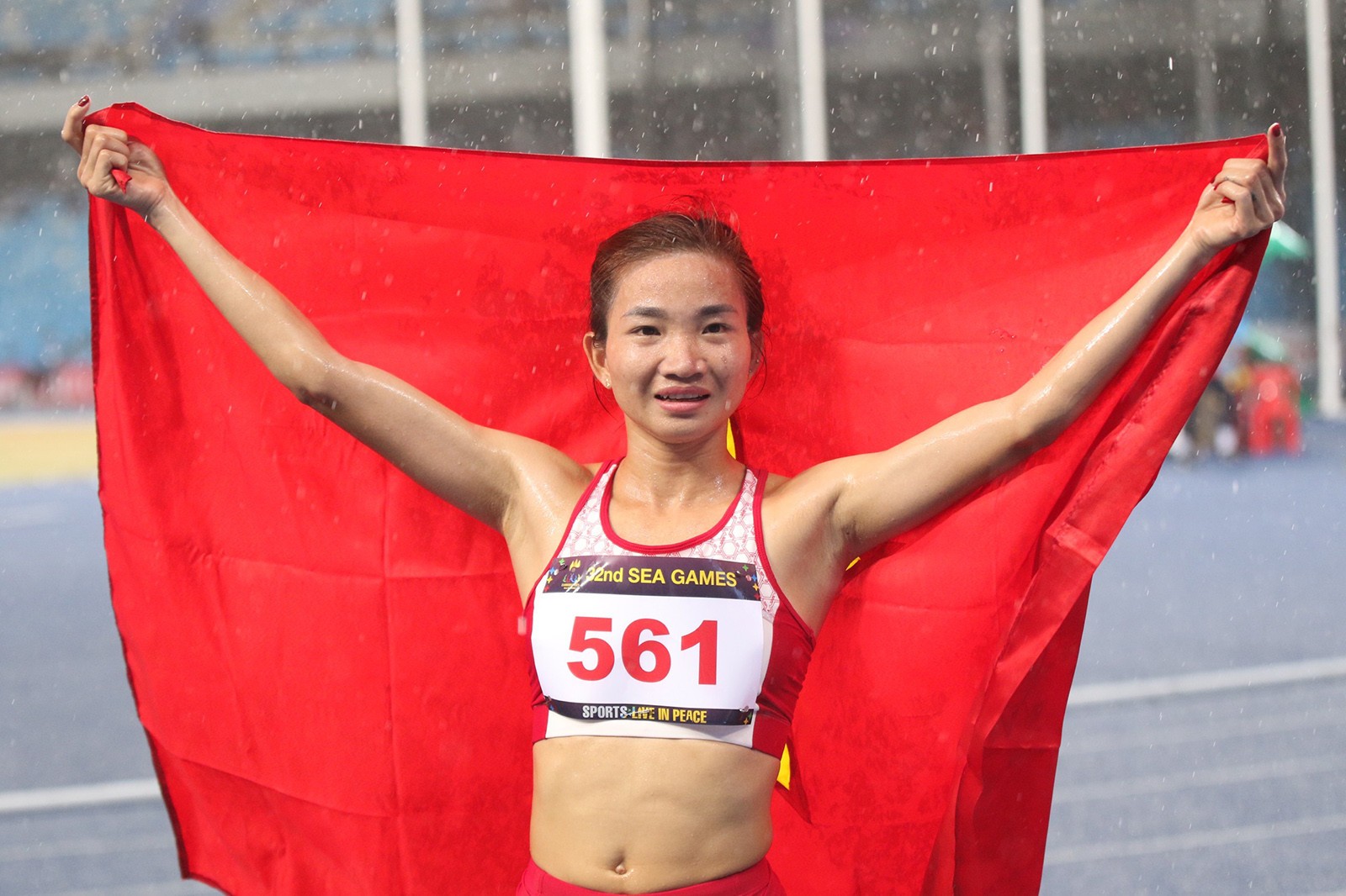 Nguyễn Thị Oanh vô đối ở SEA Games, ăn mừng HCV dưới mưa - Bóng Đá