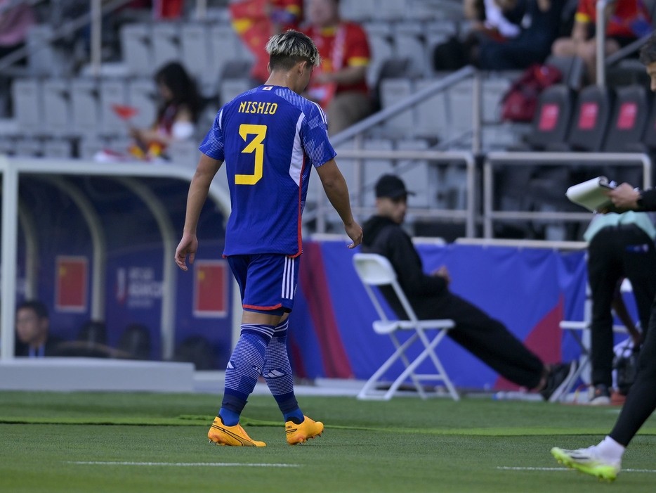 Chơi thiếu người, Nhật Bản nhọc nhằn vượt ải Trung Quốc ngày ra quân - Bóng Đá