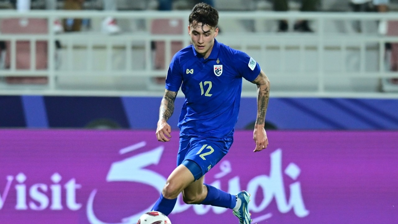 Người Thái phẫn nộ khi BLV nói dùng cầu thủ nhập tịch trong trận thắng Kyrgyzstan - Bóng Đá