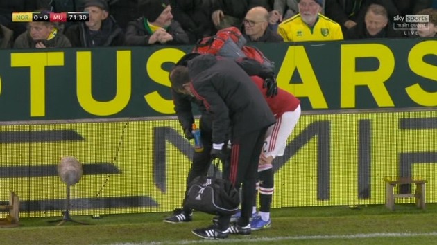 Victor Lindelof’s ‘breathing difficulties’ related to a collision says Manchester United boss Ralf Rangnick, who confirms the defender is OK following substitution - Bóng Đá