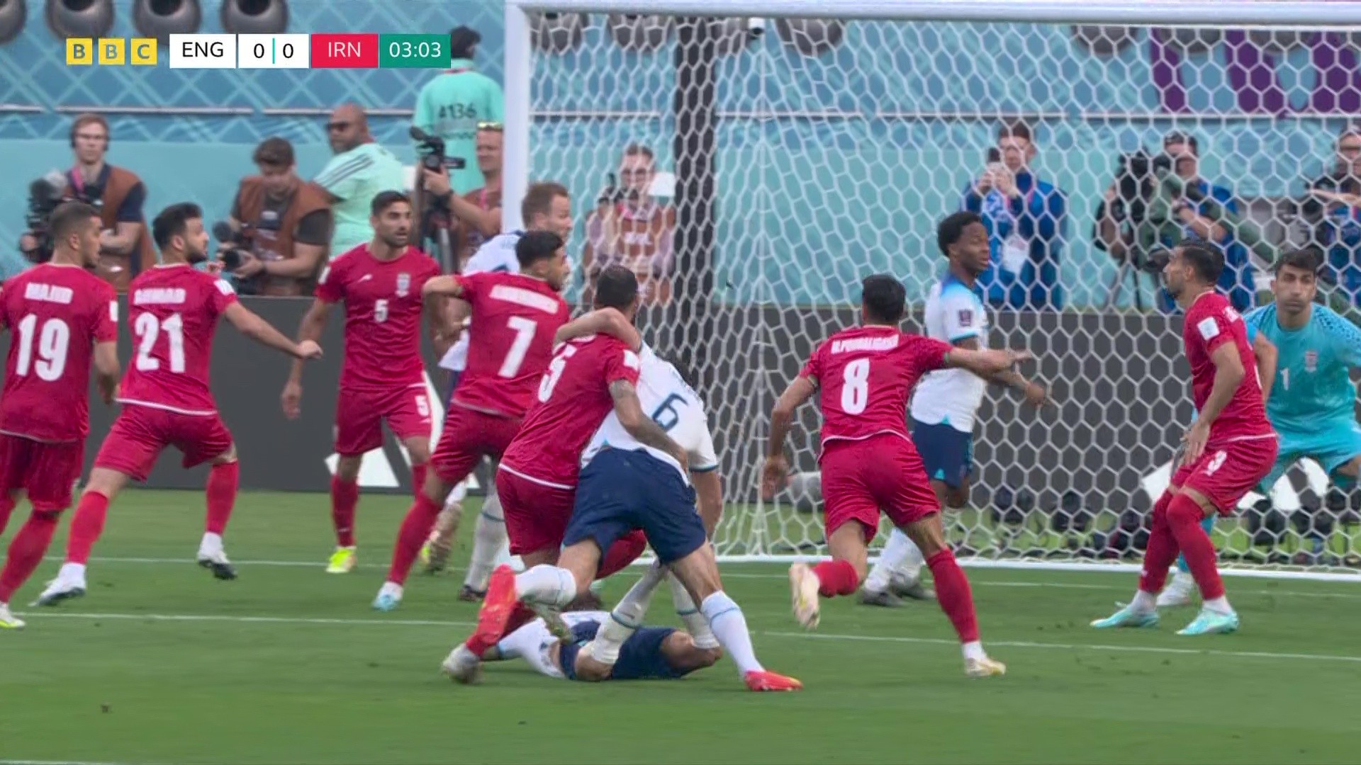 Mâu thuẫn Maguire - Messi, FIFA bị chất vấn - Bóng Đá