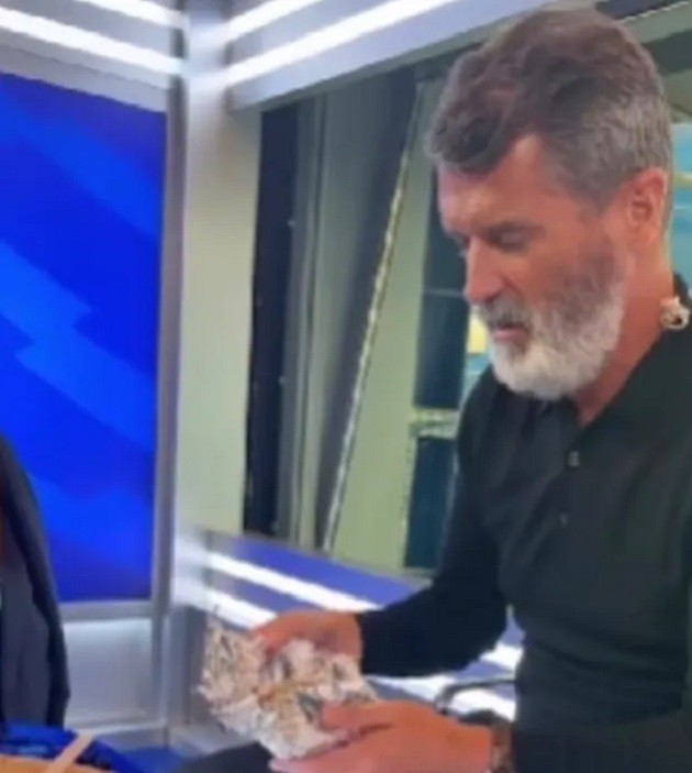 Micah Richards brutally trolls Roy Keane over star’s ‘nonsense’ packed lunch following hilarious Man Utd kit video - Bóng Đá