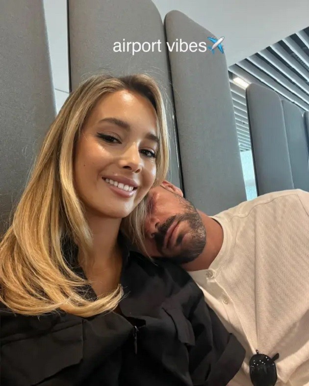 'SO GORGEOUS' Ex-Premier League Wag and ‘world’s most beautiful woman’ joins no bra club in risque outfit and appears topless in pool - Bóng Đá