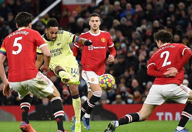Arsenal legend Thierry Henry baffled by Mikel Arteta's decision to take off captain - Bóng Đá