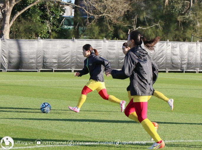 Đội tuyển nữ Việt Nam tới địa điểm thi đấu cuối cùng bằng chuyên cơ - Bóng Đá