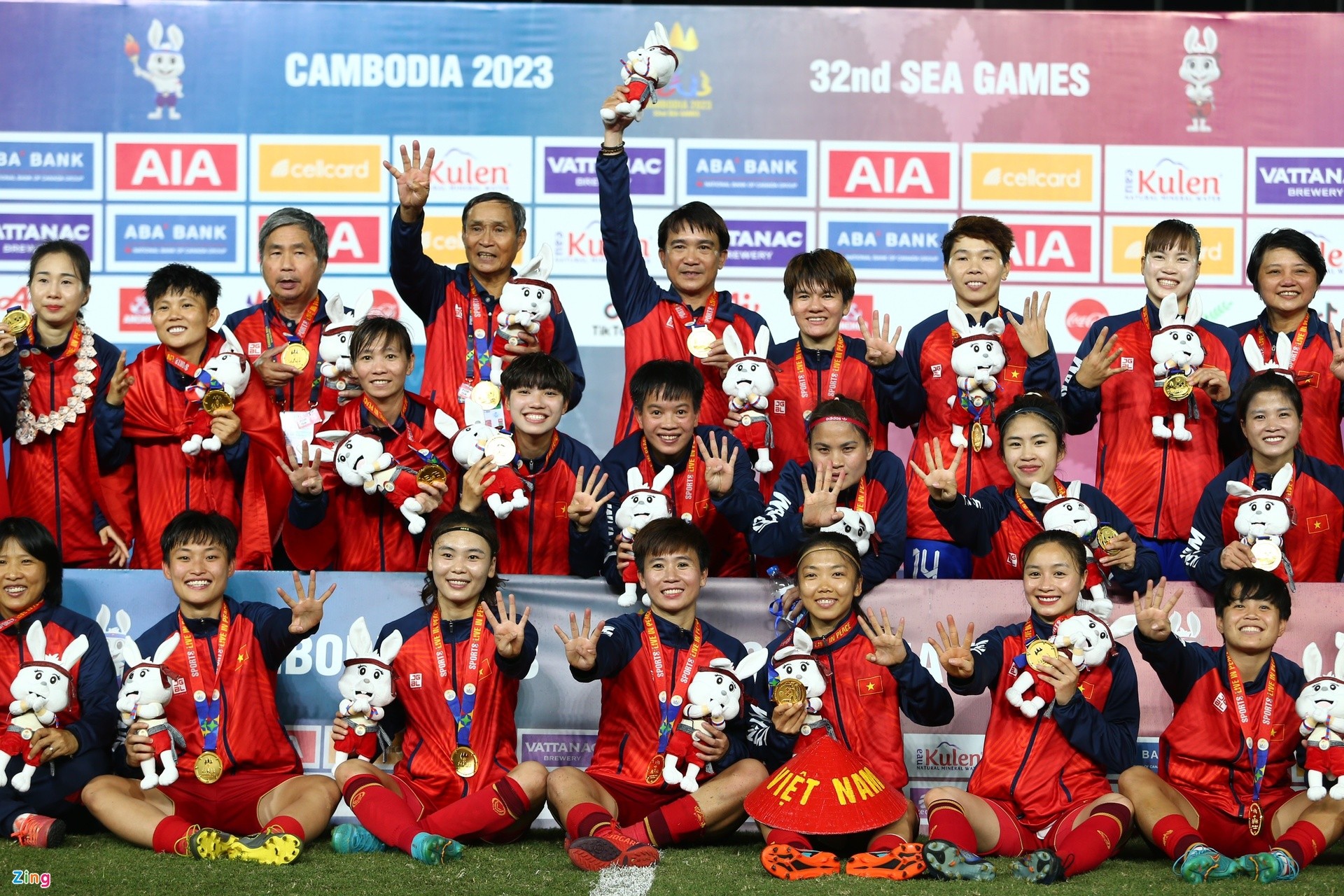 Cảm xúc vỡ òa trong ngày tuyển nữ Việt Nam làm nên lịch sử - Bóng Đá