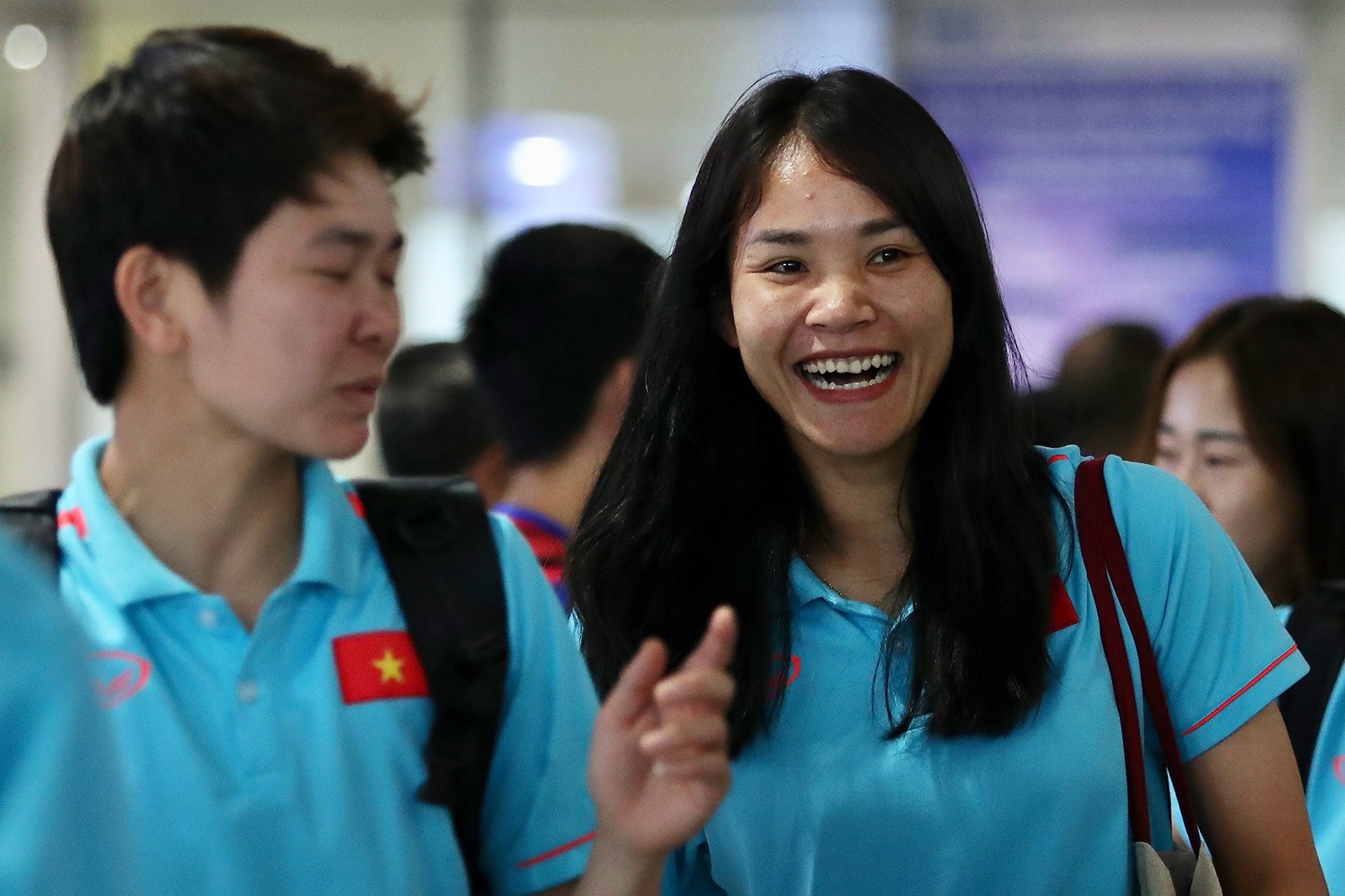 'Xé lưới' tuyển Đức, Thanh Nhã và đồng đội rạng rỡ ngày về nước - Bóng Đá
