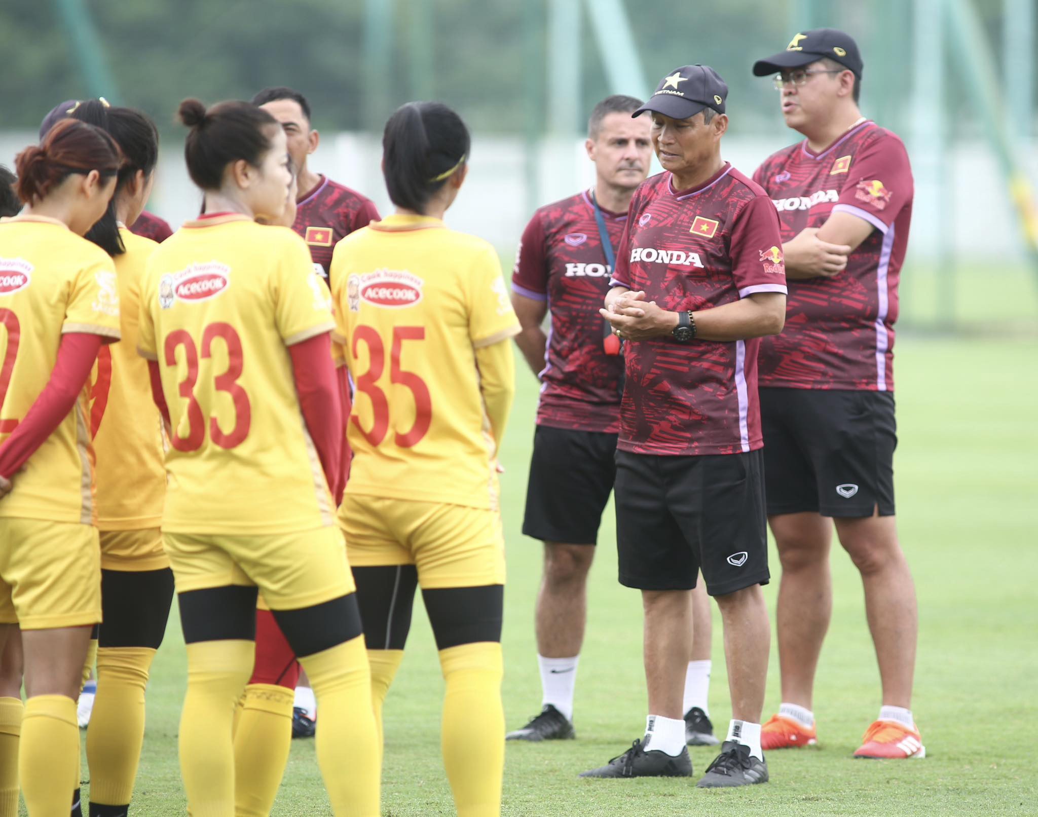 Tuyển nữ Việt Nam rèn miếng tủ chờ đấu Mỹ, Hà Lan - Bóng Đá