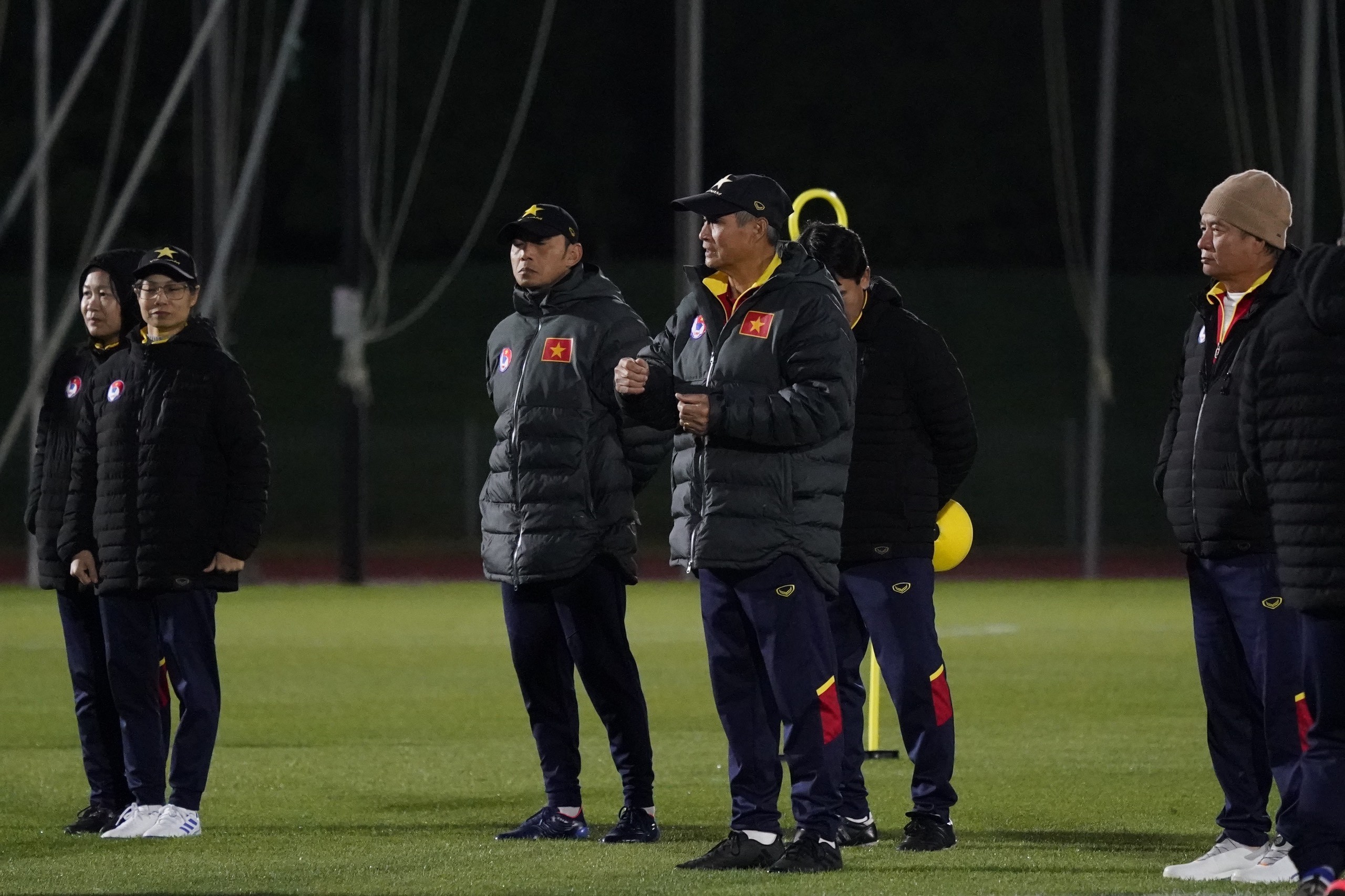 Xúc động hình ảnh buổi tập cuối của tuyển nữ Việt Nam ở World Cup - Bóng Đá