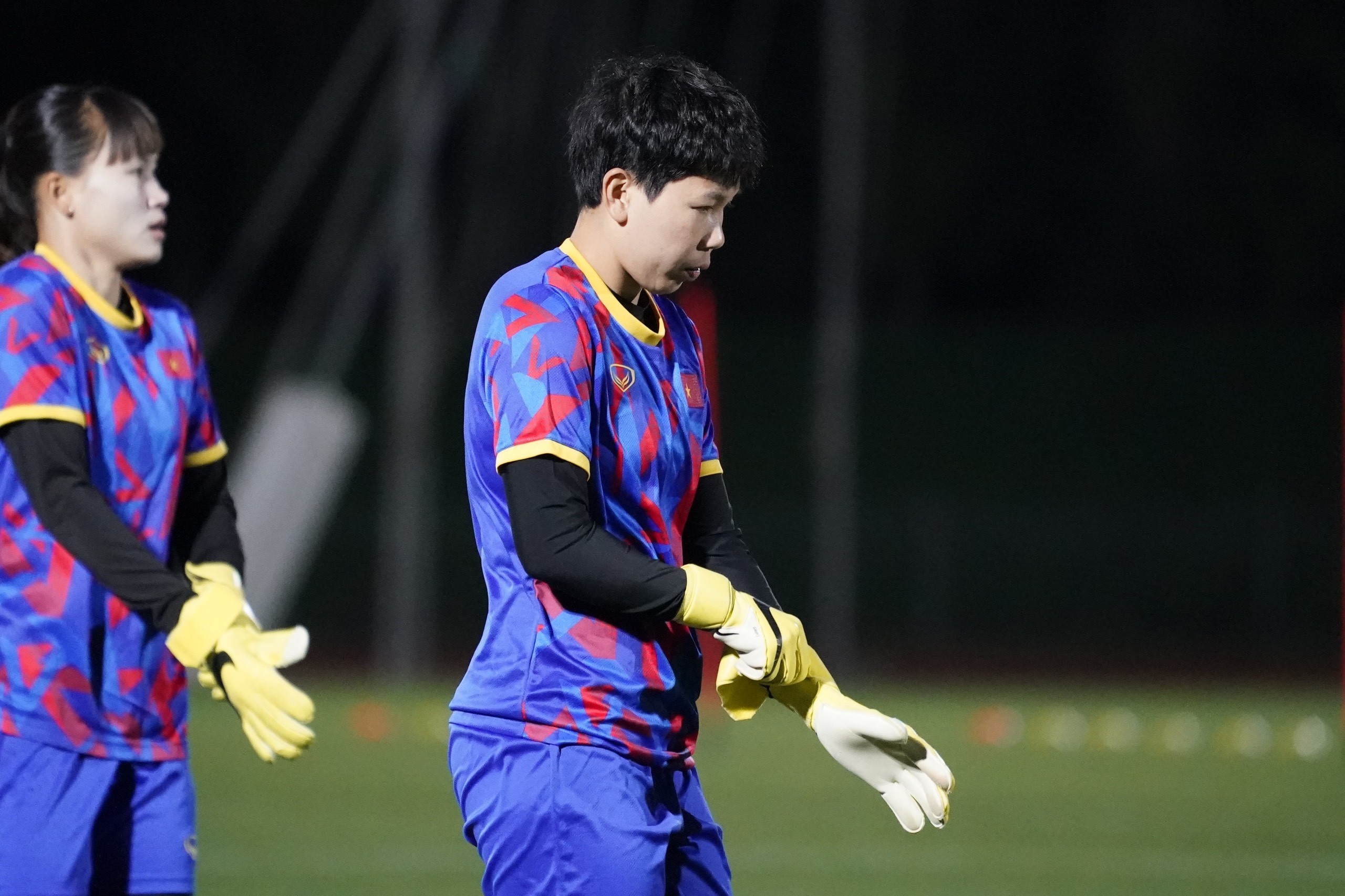 Xúc động hình ảnh buổi tập cuối của tuyển nữ Việt Nam ở World Cup - Bóng Đá