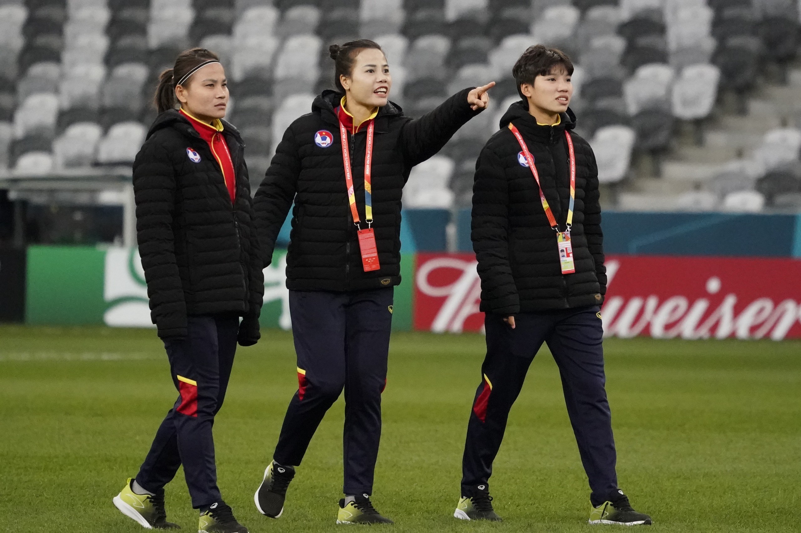 Xúc động hình ảnh buổi tập cuối của tuyển nữ Việt Nam ở World Cup - Bóng Đá