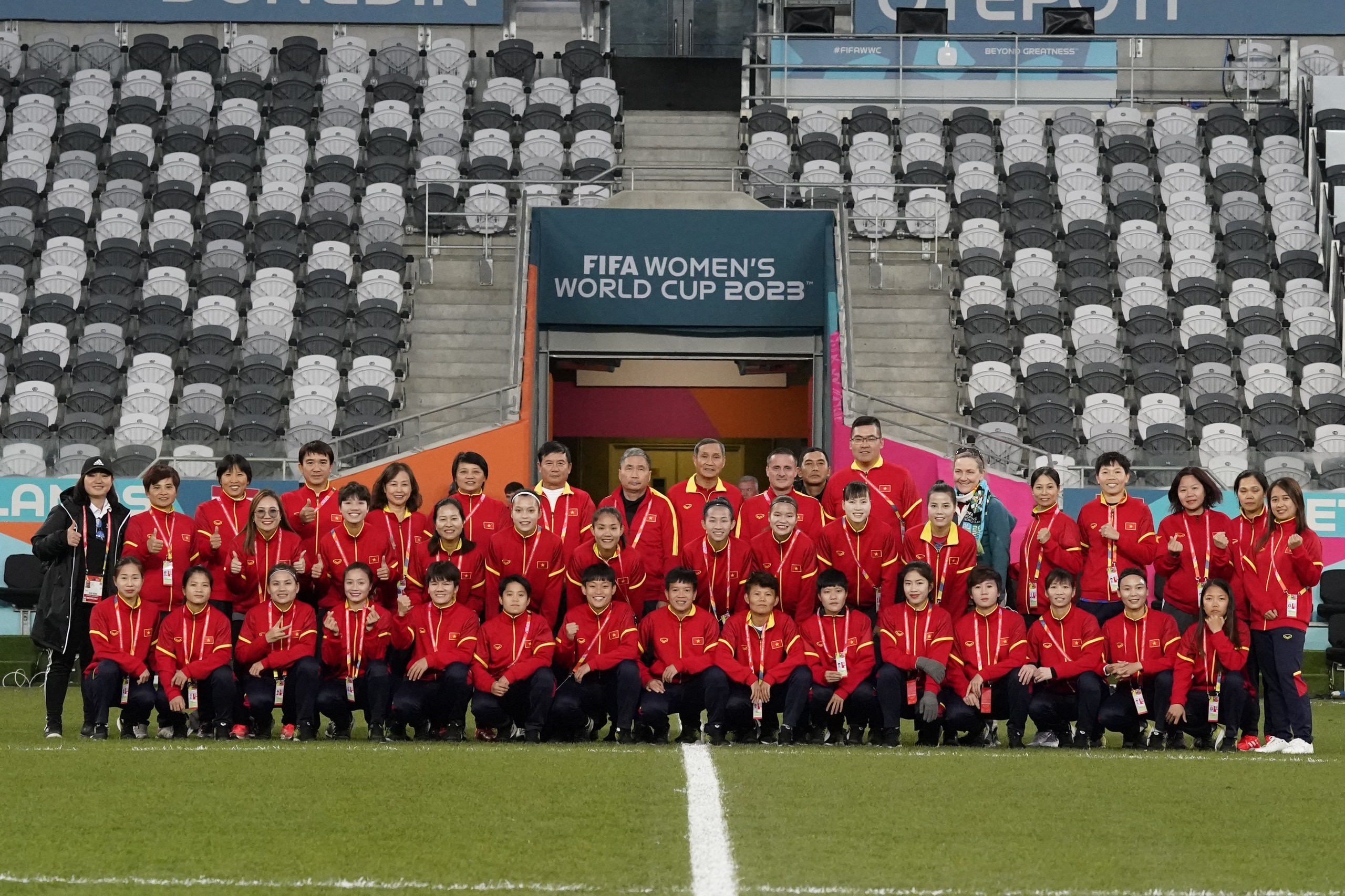 Xúc động hình ảnh buổi tập cuối của tuyển nữ Việt Nam ở World Cup - Bóng Đá