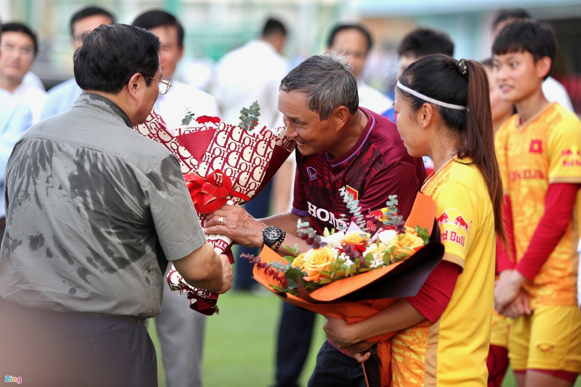 Thủ tướng gặp mặt động viên tuyển bóng đá nữ Việt Nam trước World Cup - Bóng Đá