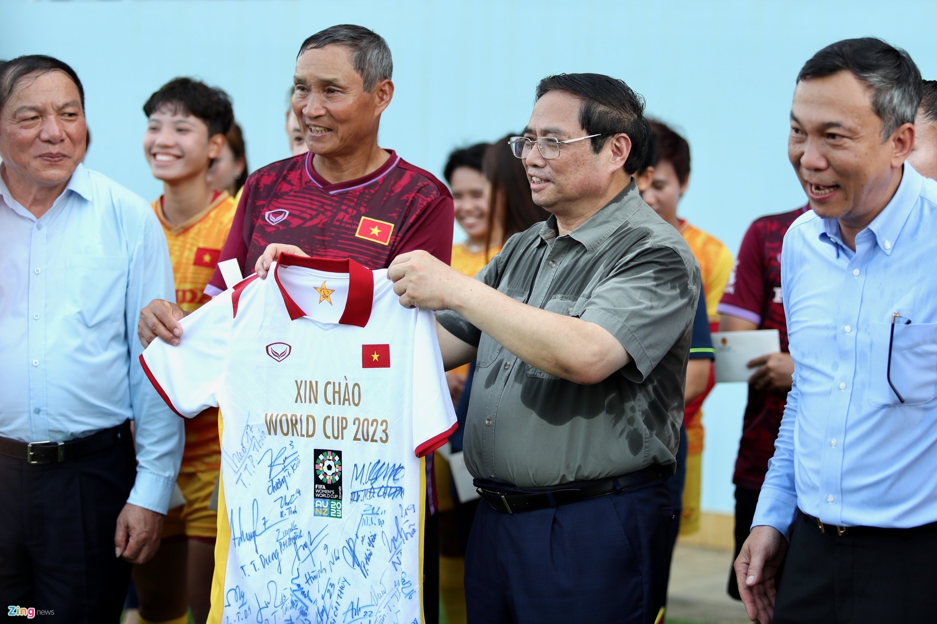 Thủ tướng gặp mặt động viên tuyển bóng đá nữ Việt Nam trước World Cup - Bóng Đá