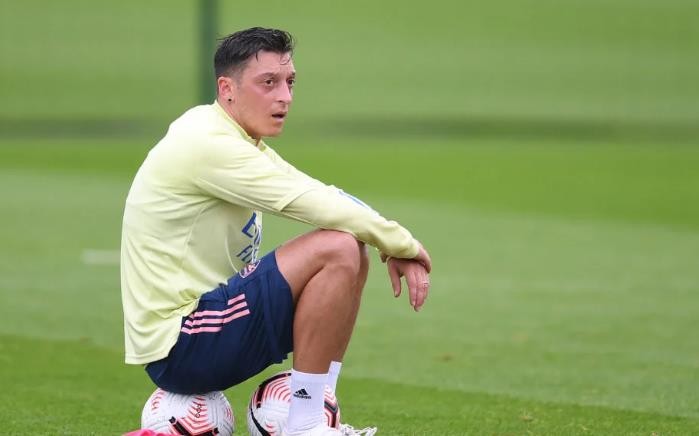 ‘Goodness me’… Pundit says he’d take player Arsenal signed for £42.4m over Kevin De Bruyne - Ozil - Bóng Đá