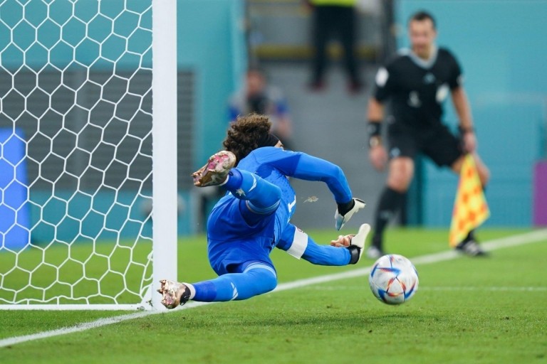 Mỗi khi tới World Cup, Ochoa lại bắt 