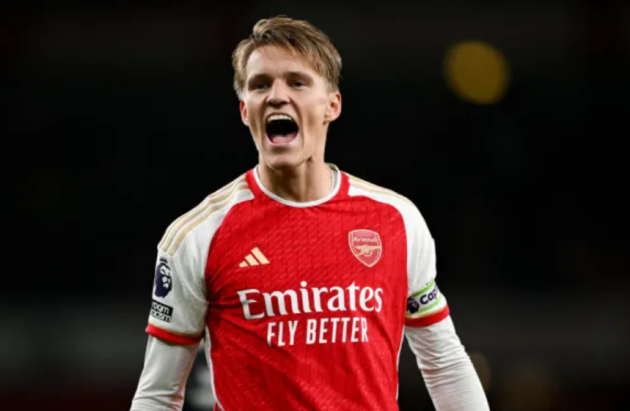 Micah Richards says under-fire Arsenal star was ‘outstanding’ against Liverpool - Bóng Đá