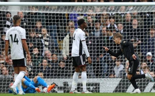 Tấn công vũ bão, Arsenal giữ chắc ngôi đầu - Bóng Đá