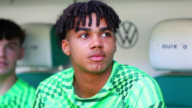 Arsenal rival Chelsea in David Odogu - Bóng Đá