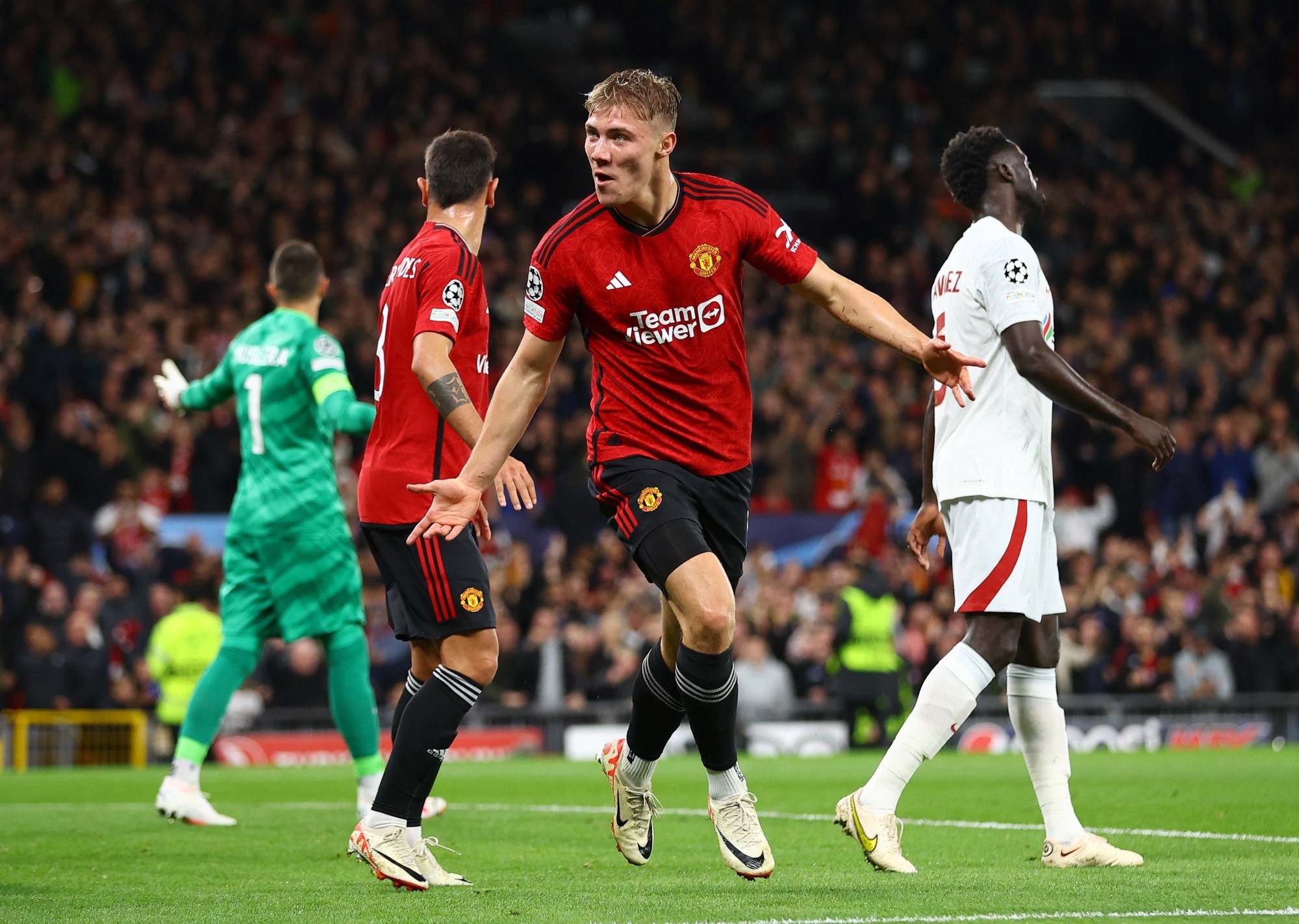 M.U thụt lùi quá xa và quên mất công thức chiến thắng của Mourinho - Bóng Đá