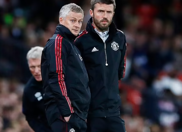 Re-signing Cristiano Ronaldo threw Ole Gunnar Solskjaer's plans 'out the window', insists Paul Merson - Bóng Đá