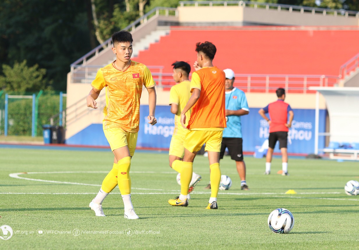 Olympic Việt Nam 'xông đất' Hàng Châu, sẵn sàng đấu Mông Cổ - Bóng Đá