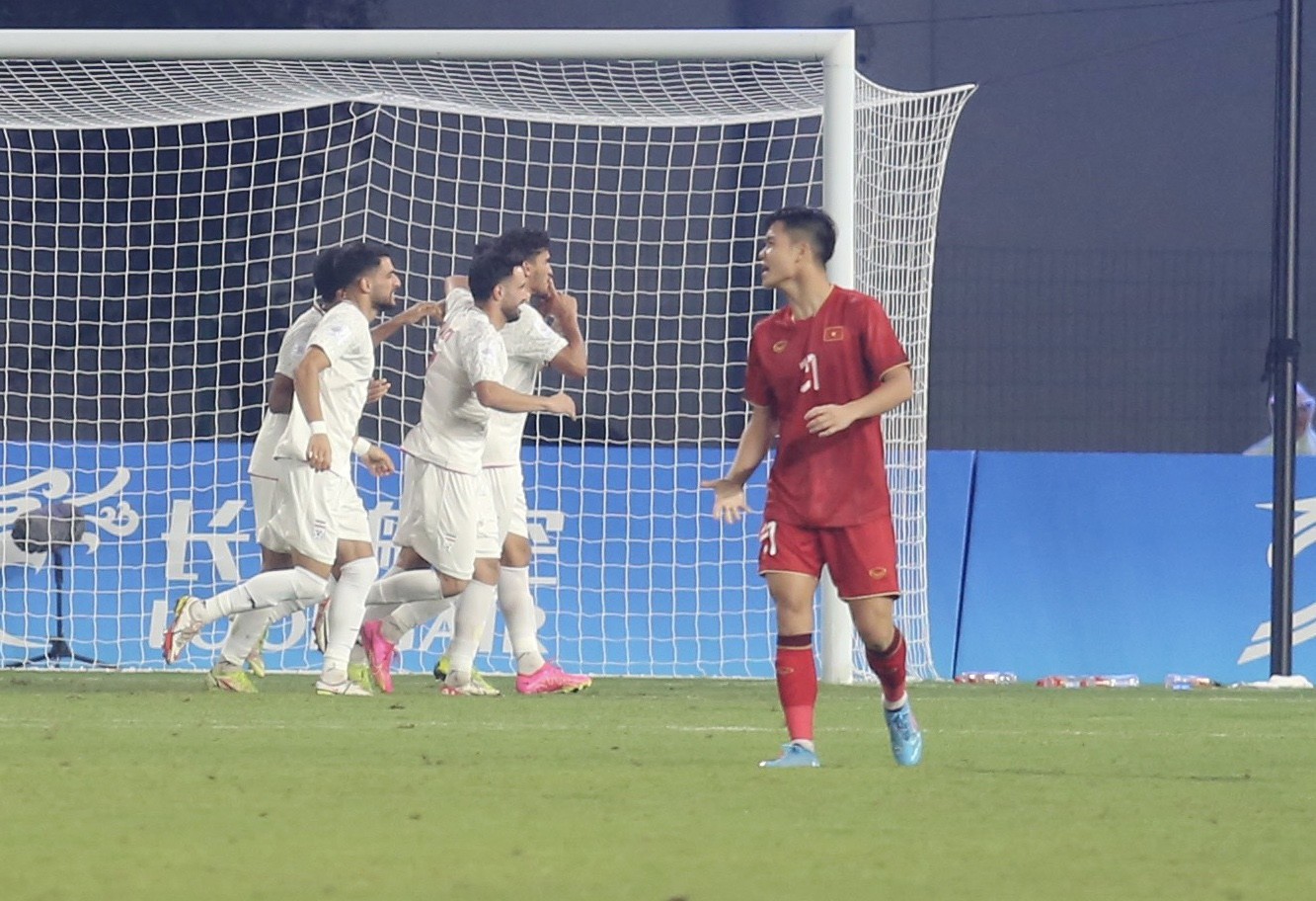 Olympic Việt Nam thua đậm Olympic Iran: Đi một ngày đàng… - Bóng Đá
