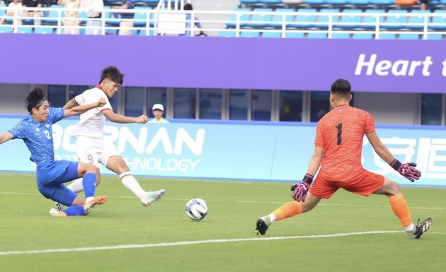 Sát thủ bùng nổ và lời khẳng định đanh thép với HLV Troussier - Bóng Đá