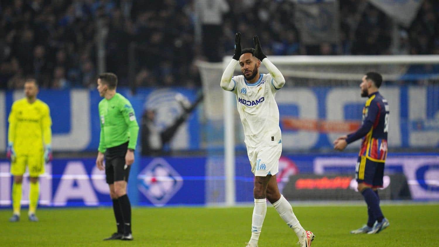 Aubameyang thăng hoa tột đỉnh, góp 3/3 bàn giúp đội nhà thắng đậm - Bóng Đá