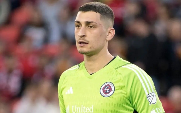 Chelsea's summer spending continues! Agent of Djordje Petrovic spotted with Blues' legend John Terry at Stamford Bridge ahead of blockbuster move - Bóng Đá