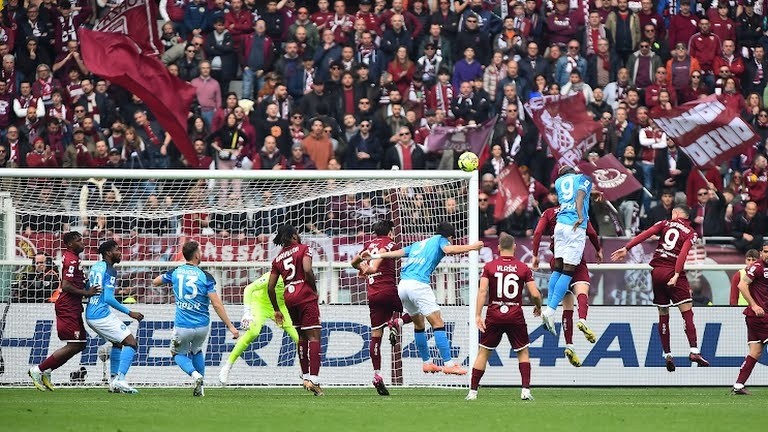 Osimhen bùng nổ, Napoli bỏ xa đội bám đuổi 21 điểm - Bóng Đá