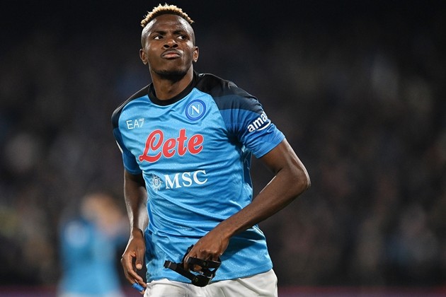 Huyền thoại Anh “giúp” Victor Osimhen chọn bến đỗ mới - Bóng Đá