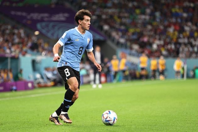 Bruno Fernandes and Lisandro Martinez helping Facundo Pellistri try and hit lift off on Manchester United career - Bóng Đá