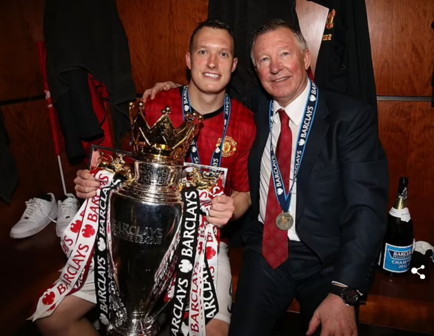'I wish I'd enjoyed it a bit more': Phil Jones reveals his regrets over winning his only Premier League title   - Bóng Đá