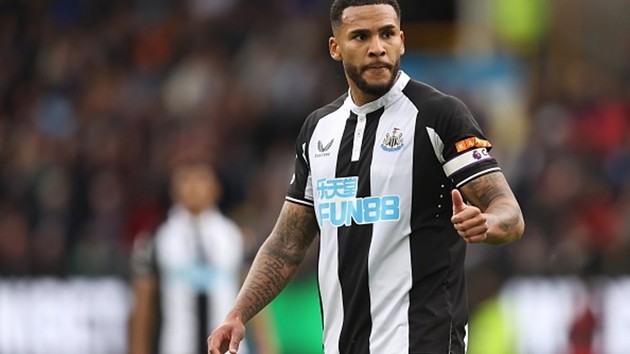 Newcastle United gia hạn hợp đồng với 