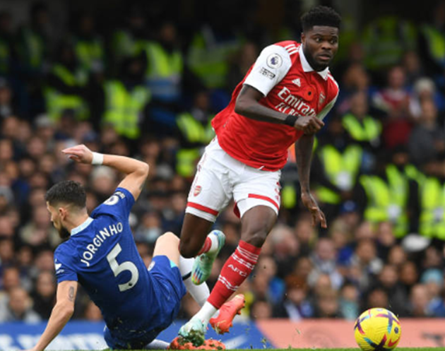 Vì sao Partey bị la ó ở Stamford Bridge? - Bóng Đá