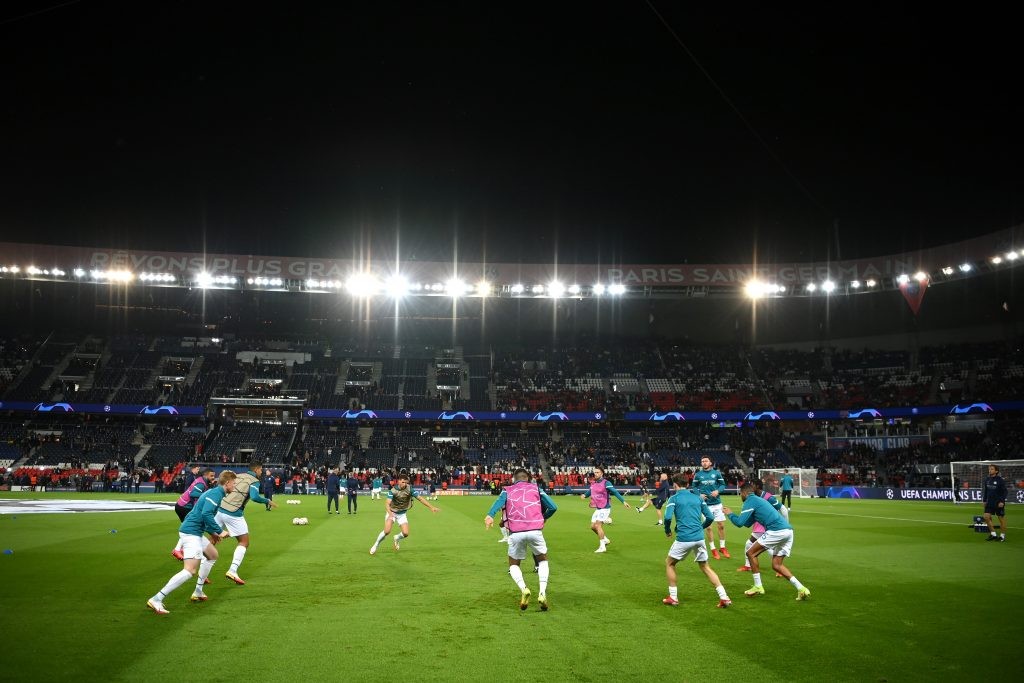 Sex với gái lạ trên xe, cầu thủ PSG nhận bài học nhớ đời - Bóng Đá