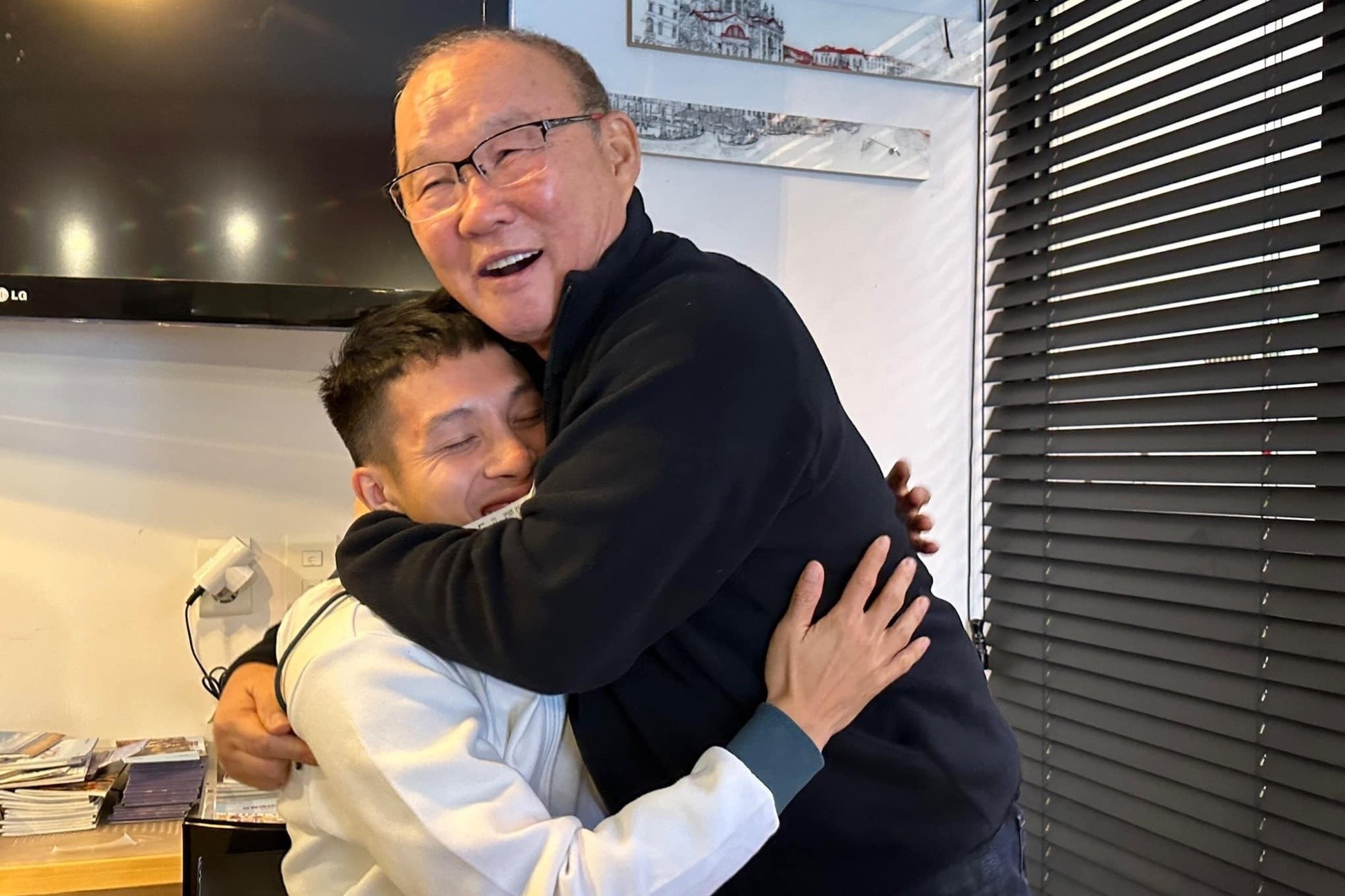 HLV Park Hang-seo cảm động khi gặp lại Hùng Dũng - Bóng Đá