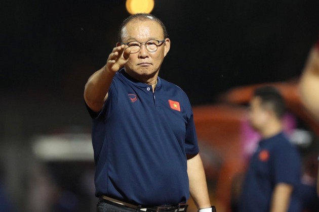 Indonesia trả lương khủng cho thầy Park; FIFA trấn an ĐT nữ Việt Nam sau vụ xả súng - Bóng Đá