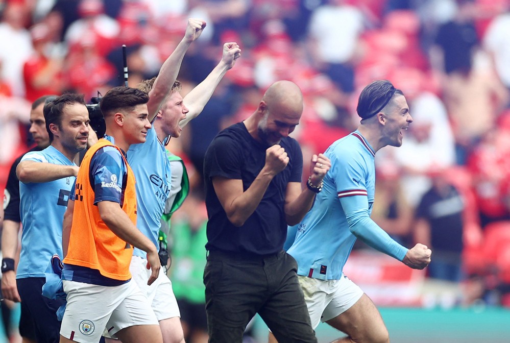 Pep Guardiola bật khóc sau khi Man City hạ gục MU - Bóng Đá